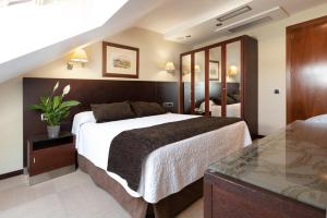 Posteľ alebo postele v izbe v ubytovaní Hotel San Juan de los Reyes