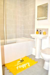 Modern townhouse, Sleeps 4 with parking