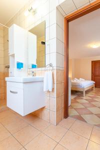 Kúpeľňa v ubytovaní Varázskő Apartman Gyula + 23 fotografií