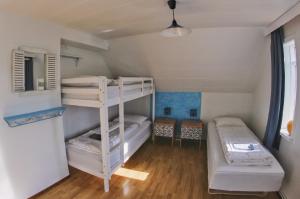 Krevet ili kreveti na kat u jedinici u objektu Húsavík Green Hostel