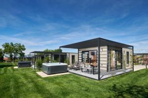 Bazén v ubytování San Servolo Wellness Homes nebo v jeho okolí