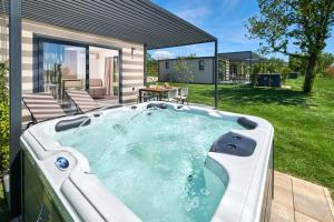 Bazén v ubytování San Servolo Wellness Homes nebo v jeho okolí