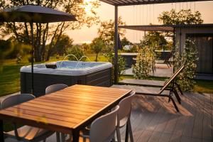 Bazén v ubytování San Servolo Wellness Homes nebo v jeho okolí