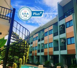 eine Darstellung der Außenseite des slsa plus Hotel in der Unterkunft Phuket Airport Place - SHA Plus in Nai Yang Beach