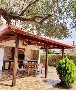 Patio alebo iná vonkajšia časť ubytovania Bella House Nikiti
