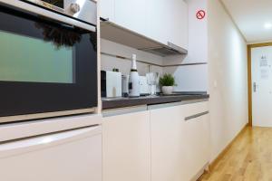 Kuchyňa alebo kuchynka v ubytovaní MalagaSuite cozy center apartment & parking