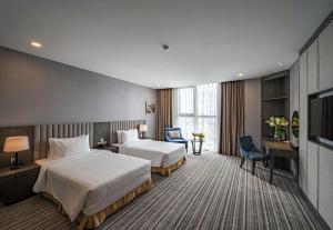 Postel nebo postele na pokoji v ubytování Muong Thanh Luxury Saigon Hotel