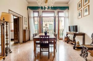 a dining room with a table and chairs and a window at Venezia La Fenice in Venice