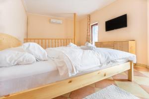 Posteľ alebo postele v izbe v ubytovaní Varázskő Apartman Gyula