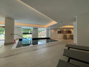 a large living room with a glass floor at Hotel Miravalle in Soraga