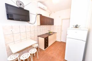 Kuchyň nebo kuchyňský kout v ubytování Apartments Emma