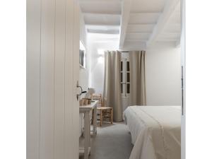 A bed or beds in a room at S'Enclova Petit Hotel
