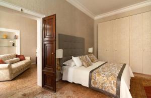 a bedroom with a bed and a couch at Venezia San Samuele in Venice