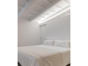 A bed or beds in a room at S'Enclova Petit Hotel