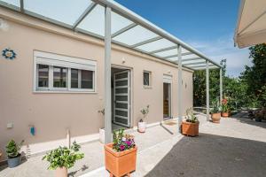 A garden outside Olga's Organic garden Home for a couple! with Wifi & AC