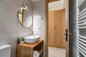 A bathroom at Olga's Organic garden Home for a couple! with Wifi & AC Még 18 kép