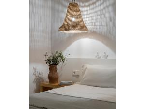 A bed or beds in a room at S'Enclova Petit Hotel