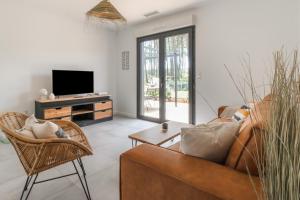 Μια τηλεόραση ή/και κέντρο ψυχαγωγίας στο Maison Gemme a Landes