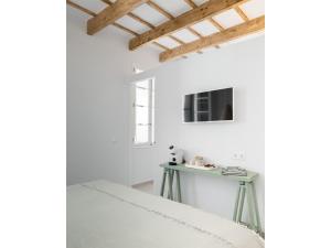 A television and/or entertainment centre at S'Enclova Petit Hotel