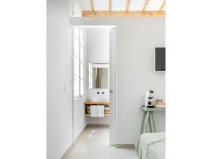 A kitchen or kitchenette at S'Enclova Petit Hotel Még 37 kép