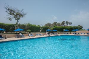 Bazén v ubytování BM Beach Hotel nebo v jeho okolí
