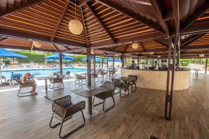 Bazén v ubytování BM Beach Hotel nebo v jeho okolí