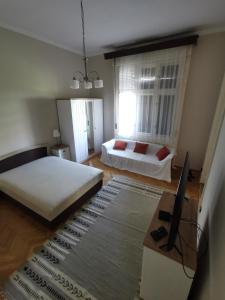 Posteľ alebo postele v izbe v ubytovaní Antikvilla Apartman