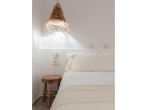 A bed or beds in a room at S'Enclova Petit Hotel