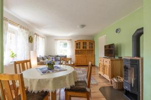 a living room with a table and a kitchen with at Bauernhof Ladusch in Kolonie Baruther Berg