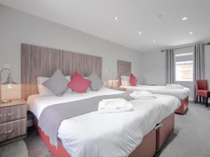 a hotel room with two beds and two lamps at Blackbull hotel in Tarbolton
