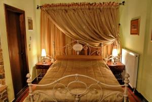 A bed or beds in a room at Luxury Guesthouse Pantheon