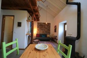 a living room with a wooden table and green chairs at Casa Buenavida in Alajeró