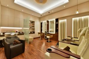 Uma área de estar em Bahrain Airport Hotel Airside Hotel for Transiting and Departing Passengers only