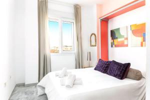 Posteľ alebo postele v izbe v ubytovaní Lovely Suite with River Views and Parking