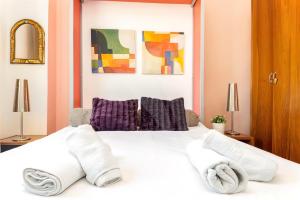 Posteľ alebo postele v izbe v ubytovaní Lovely Suite with River Views and Parking