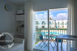 Imagen de la galería de Sunny Noa's apartment double pool view- wifi fibra by Rentalfue, en Corralejo