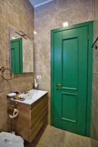 A bathroom at Argyropolis Boutique Hotel