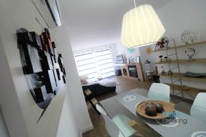 TV a/nebo společenská místnost v ubytování Sun Beach Bellavista con vistas al mar