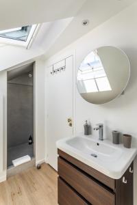 Ванная комната в Maison Sévigné - Le calme du Thabor et la proximité du centre ville