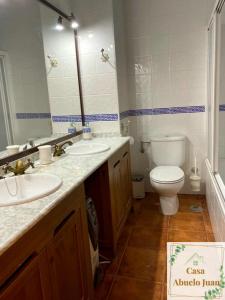 Kúpeľňa v ubytovaní Casa Abuelo Juan - Benaocaz- 2 dormitorios