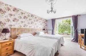 A bed or beds in a room at The Old Police Guest House 