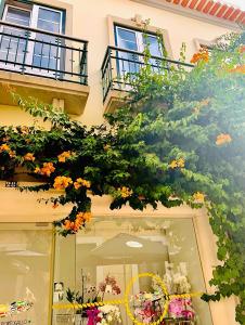 a building with flowers in front of a window at Senhor Gigi in Faro