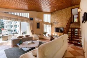 Et tv og/eller underholdning på Villa Palm Beach Marina Benalmadena 3 min walking from the sea