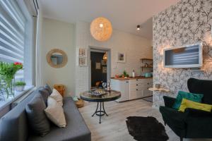 a living room with a couch and a table at Apartament Fajny Kąt in Ustrzyki Dolne