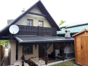 a house with a roof with a trampoline at Chata Hájik Podhajska in Podhájska