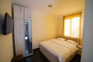 Postel nebo postele na pokoji v ubytování Khikhani Palace