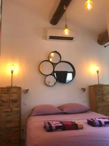 Un pat sau paturi într-o cameră la Loft Mahanoa