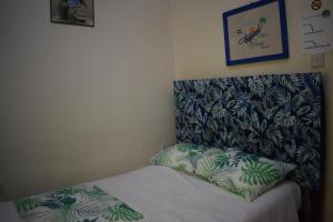 Кровать или кровати в номере Tropical Breeze Vacation Home and Apartments