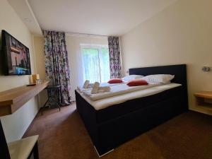 a bedroom with a large bed in a room at Beconia Riverside in Văliug