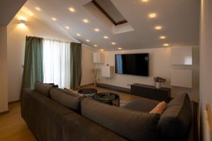 Televízia a/alebo spoločenská miestnosť v ubytovaní Lumaja luxury apartman